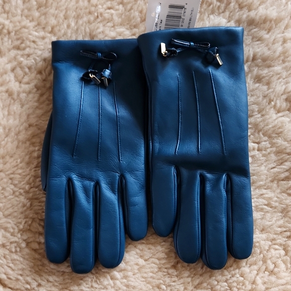 Beautiful NWT Coach Dark Teal Bow Leather Gloves 💙🧤🎁 - Picture 1 of 13